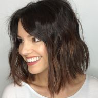 Shoulder length hair: medium cut tips to renew the look