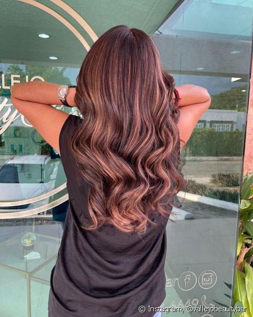 Copper brown on brunettes: 30 photos and tips to bet on the lightened color