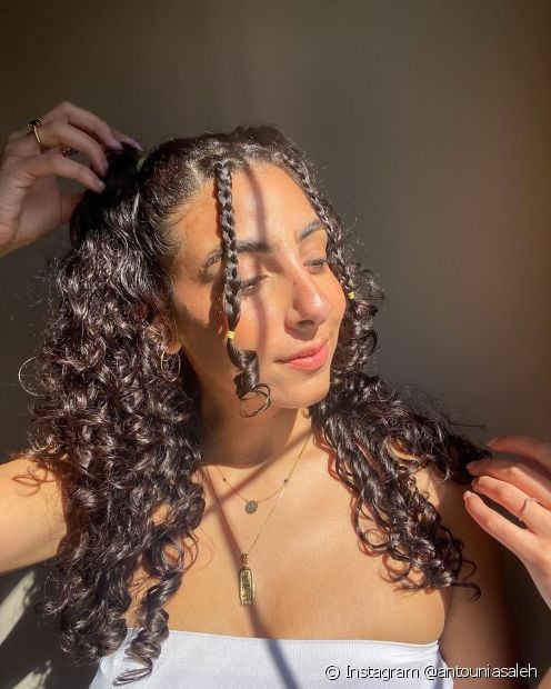 Treccia davanti ai capelli ricci: 15 foto e consigli per un'acconciatura perfetta