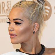 Coiffures pour cheveux blonds : découvrez 50 photos de chignon, tresse, queue de cheval et autres styles pour vous inspirer pour la prochaine fête !