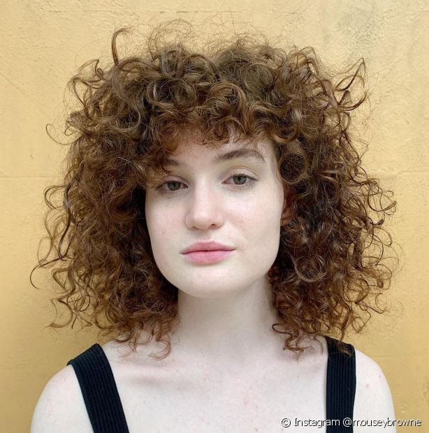 Curly bangs: how to cut, finish, choose the best type + 10 inspiration photos