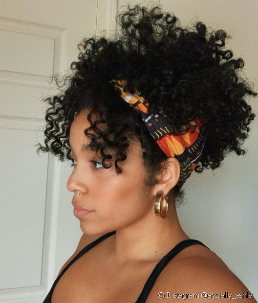 Curly bangs: how to cut, finish, choose the best type + 10 inspiration photos