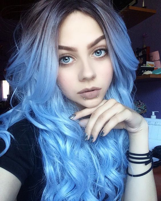 Blue hair: see the main shades and learn to dye it at home