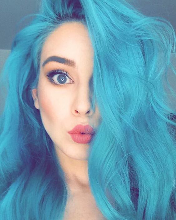 Blue hair: see the main shades and learn to dye it at home