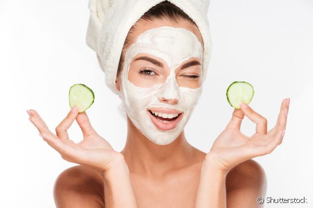 Maschera viso al cetriolo: conosci i benefici della ricetta fatta in casa per la pelle