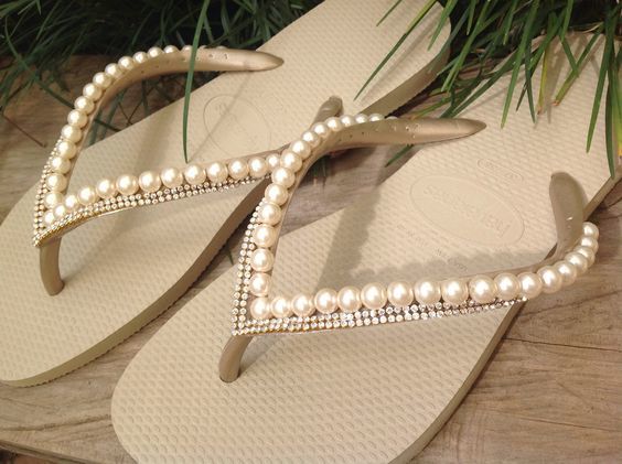 Slippers decorated with beads and gemstones: 23 styles to escape the ordinary
