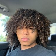 Male curly hair: how to go through the hair transition