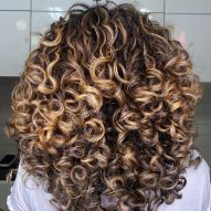 Curly honey lit brunette: 20 photos to inspire and ink suggestions