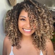 Curly honey lit brunette: 20 photos to inspire and ink suggestions