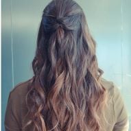 20 coiffures pour cheveux ondulés : inspirez-vous de ces idées et faites vibrer toutes les occasions !