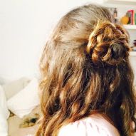 20 coiffures pour cheveux ondulés : inspirez-vous de ces idées et faites vibrer toutes les occasions !