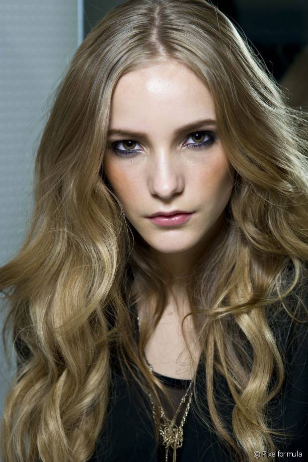 20 hairstyles for wavy hair: get inspired by these ideas and rock any occasion!