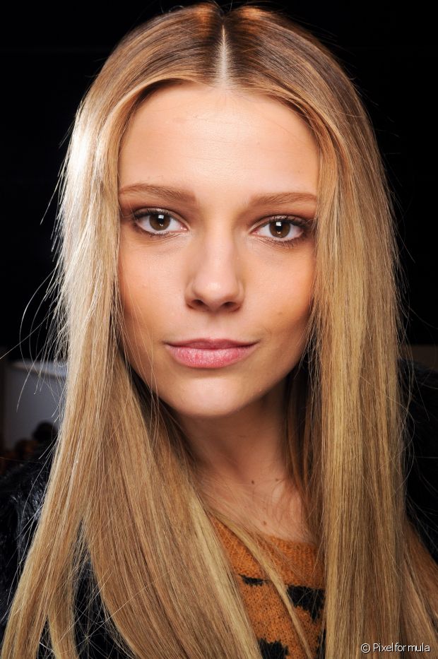 Detangling shampoo after progressive brushing: learn how to remove the yellowness from blonde hair after straightening