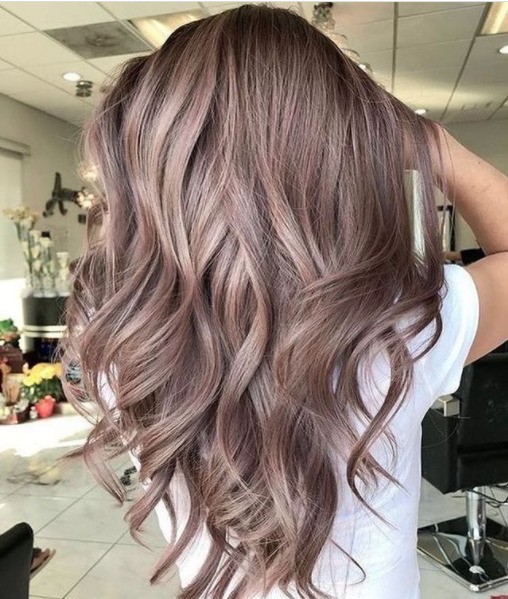 Découvrez les couleurs de cheveux qui feront vibrer