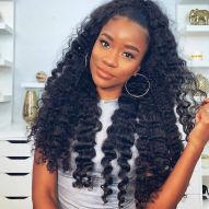 Simple hairstyles for long curly hair: 5 styles to do alone and enhance the length of the strands
