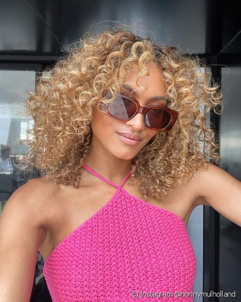 Light curly and kinky hair: 20 inspirations and dye tips to bet on