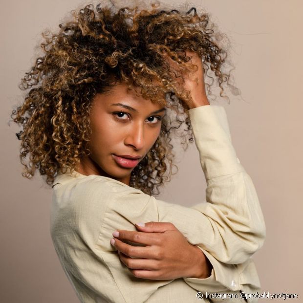 Light curly and kinky hair: 20 inspirations and dye tips to bet on