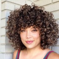 Curly Chanel: 18 photos of the classic cut and tips to bet on curls