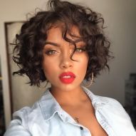 Curly Chanel: 18 photos of the classic cut and tips to bet on curls