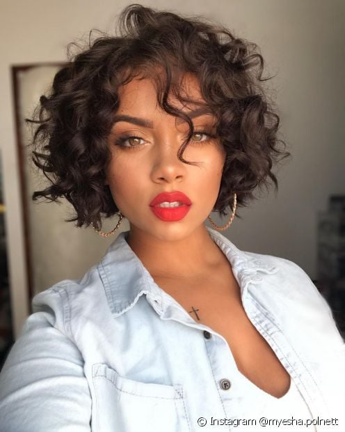 Curly Chanel: 18 photos of the classic cut and tips to bet on curls