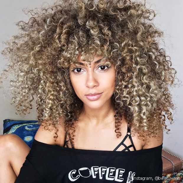 Cinnamon tea for curly and frizzy hair: learn the recipe that helps define curls