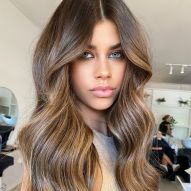 Castaño claro dorado: 40 inspiraciones y consejos de tinte para teñir el cabello