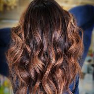 Brightened brunette on dark brown hair: 35 photos and nuance tips to lighten the strands