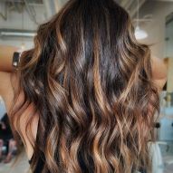 Brightened brunette on dark brown hair: 35 photos and nuance tips to lighten the strands