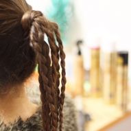 Queue de cheval avec tresse : voir 10 photos de modèles de coiffure incroyables pour innover les looks de base