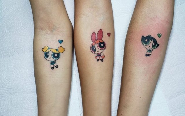 Tatuaggi tra sorelle: idee creative da cui trarre ispirazione