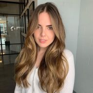 ¿El cabello castaño claro es más fácil de peinar que el rubio oscuro? ¡Descubre si el color te queda bien!