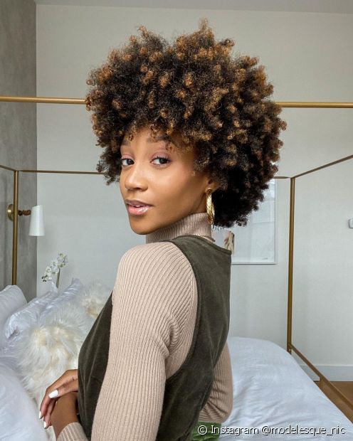 25 beautiful photos of a lit brunette with curly hair and black skin