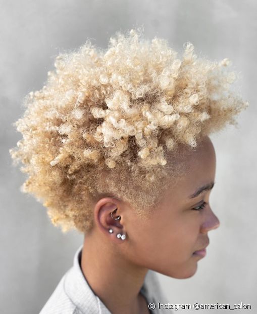 Tabella dei ricci: identifica il tuo tipo di riccio + i giusti trattamenti per i capelli