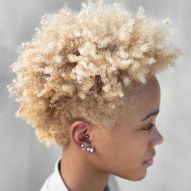 Tabella dei ricci: identifica il tuo tipo di riccio + i giusti trattamenti per i capelli