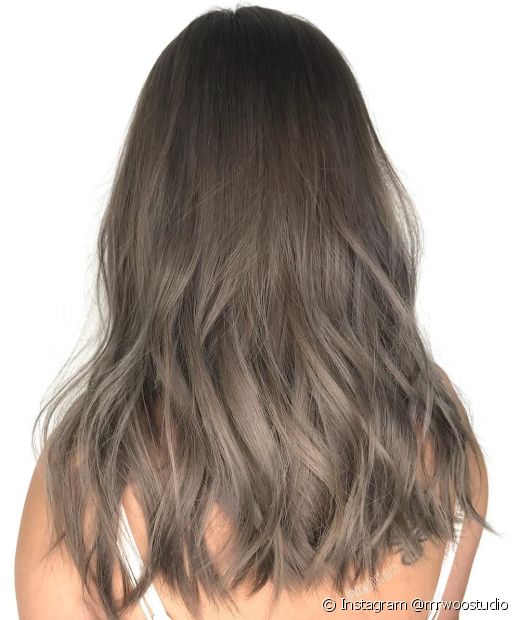 Dark ash blonde: learn how to achieve the look and take care of the wires