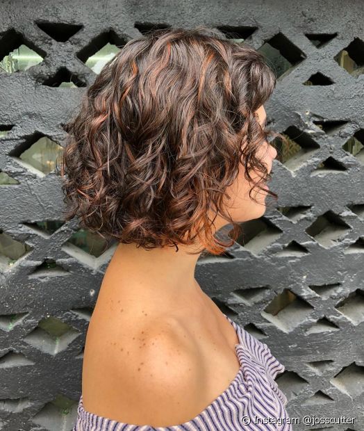 Short bob wavy hair: 18 photos of the short cut + styling tips