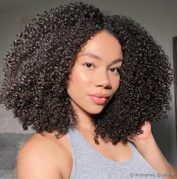 Curls 4a, 4b and 4c: complete guide on how to care for and finish curly hair