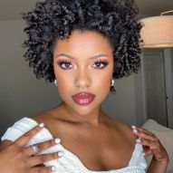 Curls 4a, 4b and 4c: complete guide on how to care for and finish curly hair