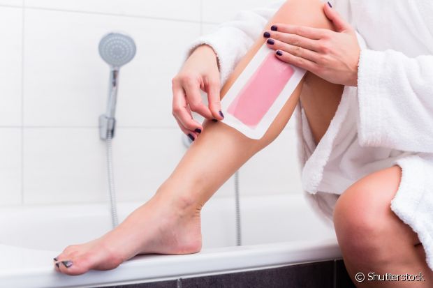 Intimate depilation with hot wax: pros and cons of the hair removal method