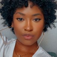 Curly bluish black hair: 15 photos to inspire and bet on dark curls