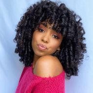 Curly bluish black hair: 15 photos to inspire and bet on dark curls