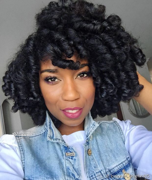 Curly bluish black hair: 15 photos to inspire and bet on dark curls