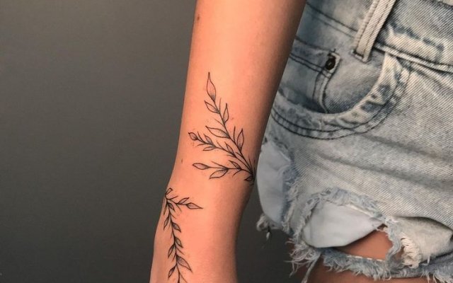 The best ideas to get a tattoo for women on the wrist