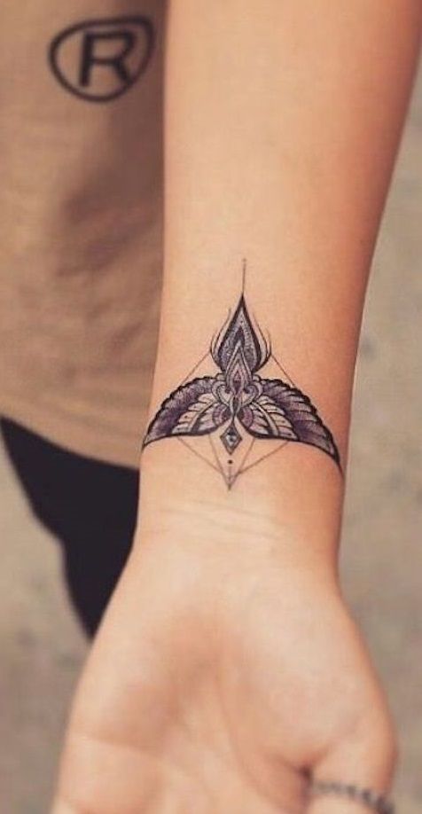 The best ideas to get a tattoo for women on the wrist