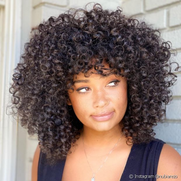 7 Medium Cuts for Curly Hair and Tips for Choosing the Perfect One for You