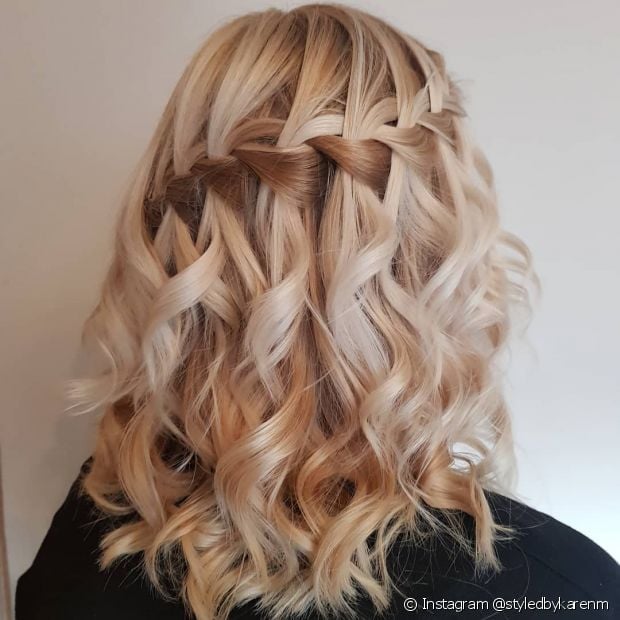 Loose curly hair with braid: 4 ideas to use at parties, graduations and weddings