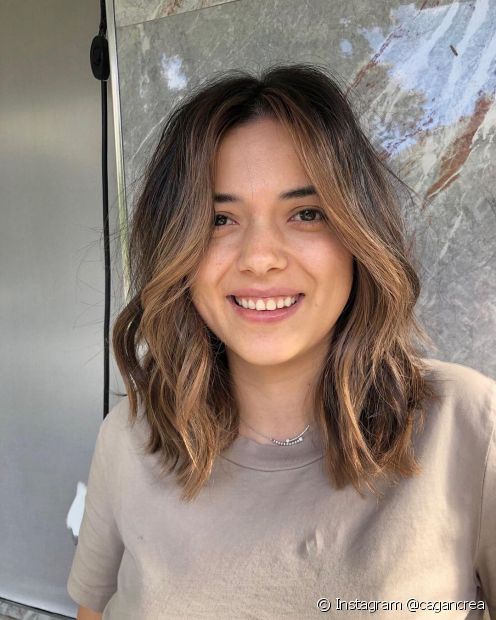 Long bob with lit brunette: 20 beautiful photos of the color and cut combination