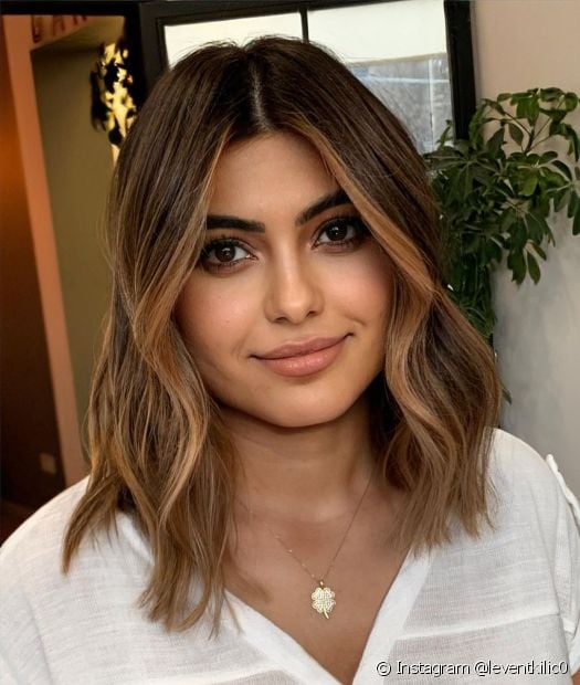 Long bob with lit brunette: 20 beautiful photos of the color and cut combination