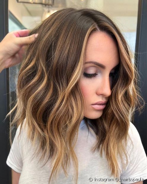 Long bob with lit brunette: 20 beautiful photos of the color and cut combination