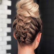 Bridesmaid hairstyle with bun: 6 options to use on the day of the wedding ceremony